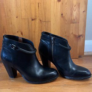 Frye Black Leather Heeled Ankle Bootie